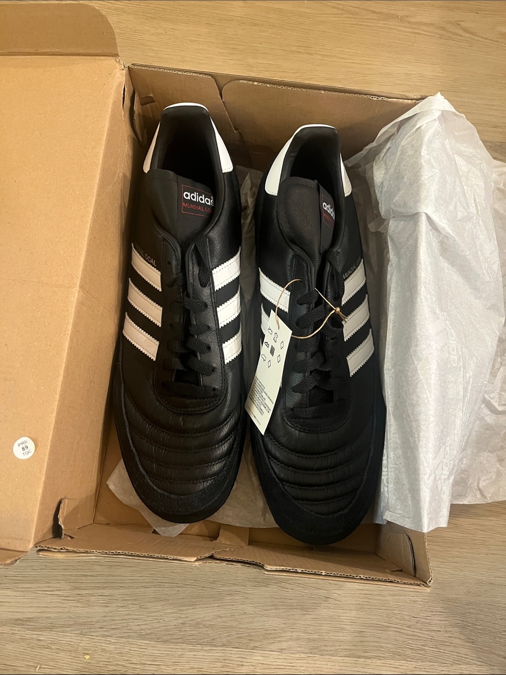 Adidas Mundial Goal Indoor
IN Soccer Shoes Black 019310
Mens Size 11.5 NWT